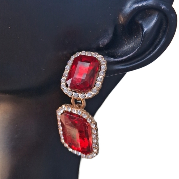 ❤️ Bold Vintage Ruby Red Emerald Cut Rhinestone Drop Earrings Gold Tone - Picture 3 of 6